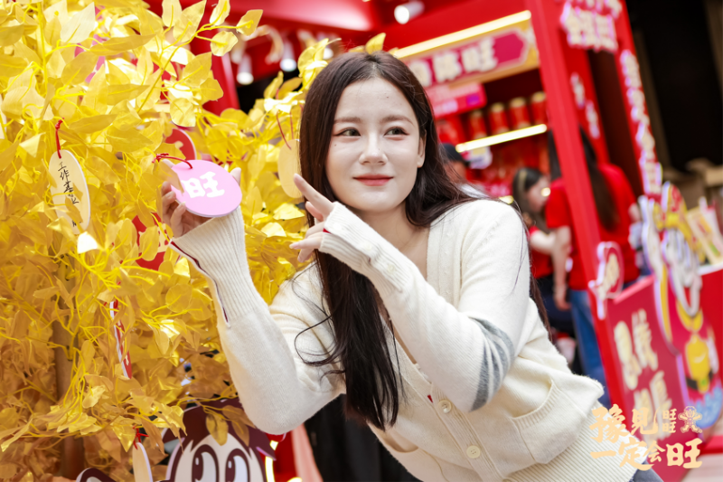 旺旺豫园快闪店成年轻人祈福新地标，“玄学经济”如何撬动零食销售？(旺旺快餐店)