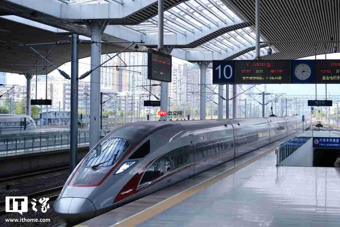 2025 年全国铁路旅客发送量超 45 亿人次,同比增长 6.4%