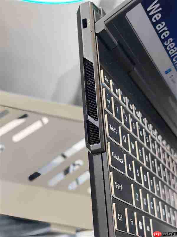 雷神ZERO Air轻薄游戏本实机首秀：仅1.58kg 160W双满血性能释放