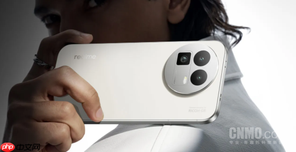 春节出行不焦虑!真我GT8用硬实力守护你的团圆时刻