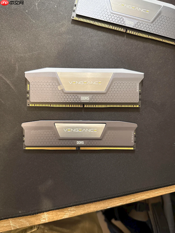 上千美元的海盗船96GB内存被掉包!只值35美元的RGB灯条