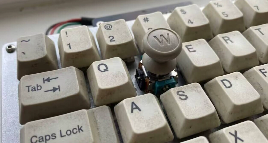 还有高手！《怪物猎人：荒野》再闹笑话：旋转W键