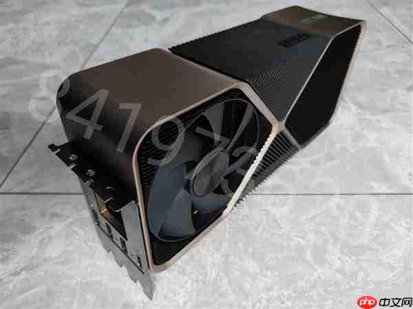 Titan Ada巨卡原型现身:48GB显存、四插槽、900W供电