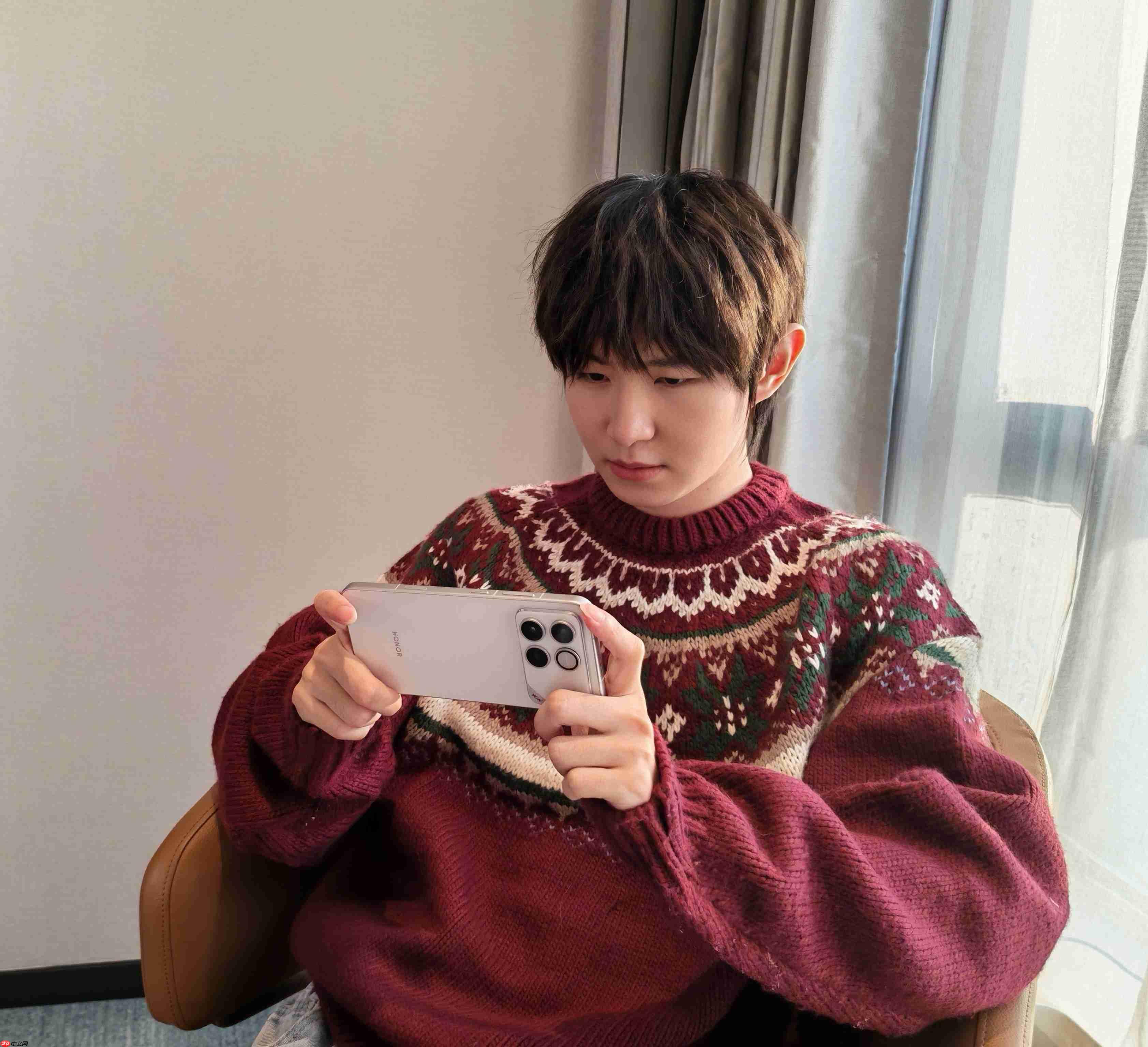 荣耀WIN系列真机图曝光!横向相机矩阵搭配「WIN」铭牌设计亮相