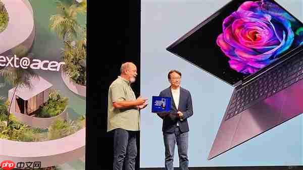 微星展示全球首批Panther Lake笔记本:记者上手连连惊呼