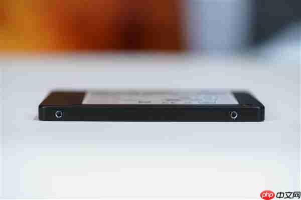 SATA SSD顶尖水平！长江存储SE006 960GB图赏