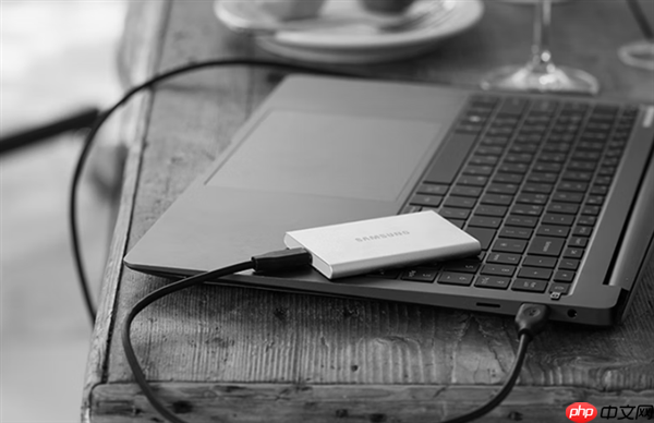 三星T7焕新版移动固态硬盘首发999元起:机身再生铝材质打造