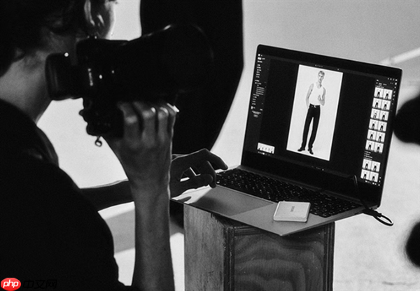 三星T7焕新版移动固态硬盘首发999元起:机身再生铝材质打造