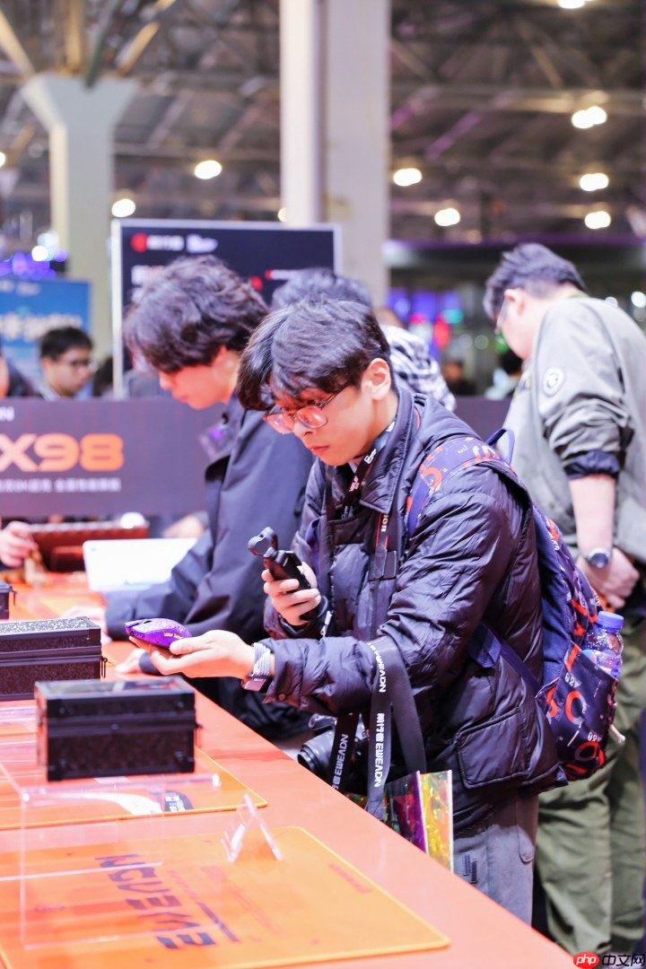 前行者上海WePlay& ZFX展会圆满落幕,“国风科技”外设引爆线下体验热潮