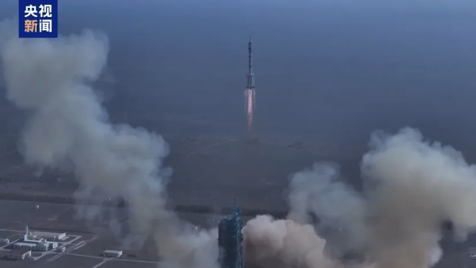 首次应急发射!神舟二十二号飞船发射成功!揭秘飞船装了啥、怎么装 - php中文网