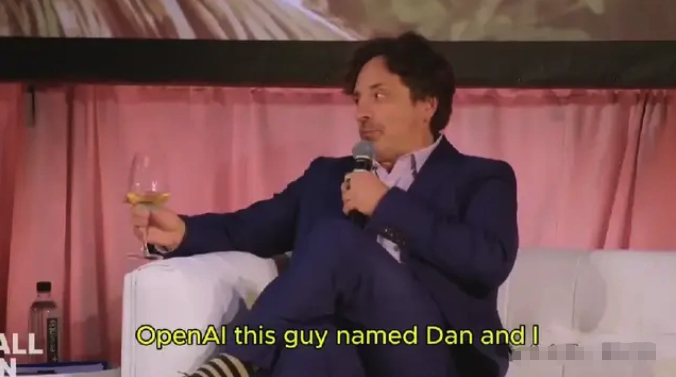 奥特曼承认谷歌对OpenAI构成威胁,AI竞赛进入新阶段 - php中文网