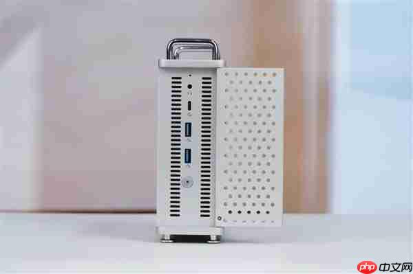 致敬苹果Mac Pro刨丝器！奥睿科Omini Pro迷你机图赏