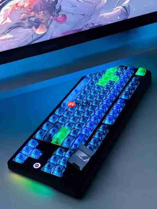 全球首款棱镜键盘：配备棱镜屏幕 形成幻境光学效果