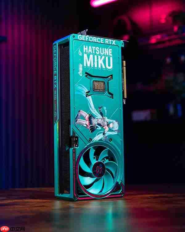 二次元与性能信仰碰撞!ROG夜神RTX5080 RO姬x初音未来版显卡