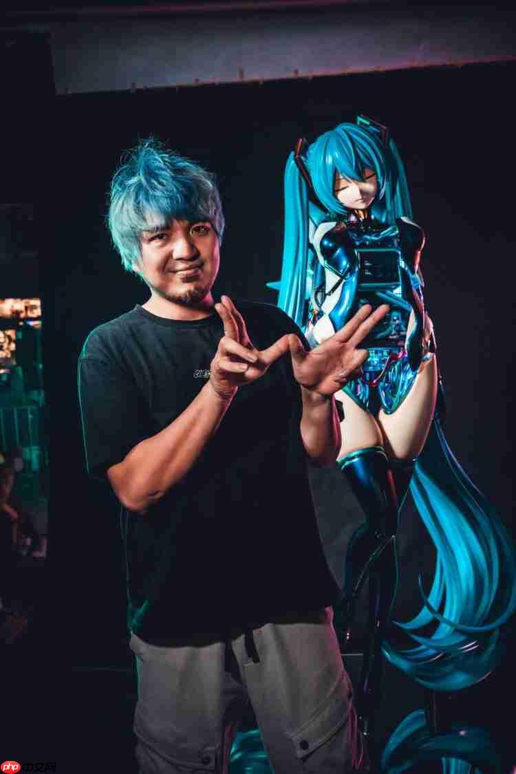 全球首台初音未来人形造型电竞主机 栩栩如生!