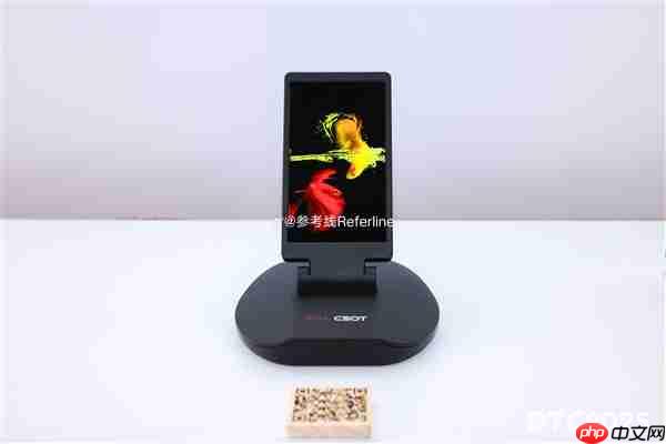 无损分辨率！TCL华星发布全球首款Real Stripe RGB OLED手机显示屏