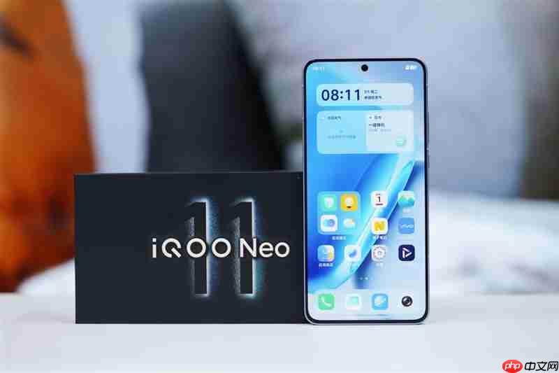 骁龙8至尊版+Q2独显芯片! iQOO Neo11评测:首批144Hz《王者荣耀》