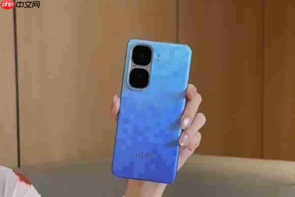 小屏用户又多了个选择!iQOO杀入小屏旗舰赛道