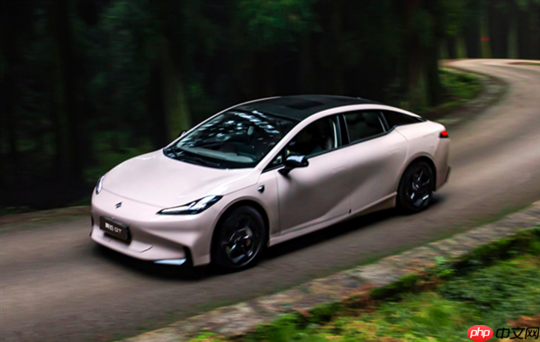 15万买中型纯电性能轿跑!广汽昊铂GT全新Lite版上市