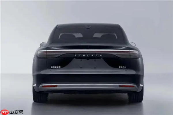 鸿蒙智行新款享界S9实车曝光 新车标上车 尾部细节有调整