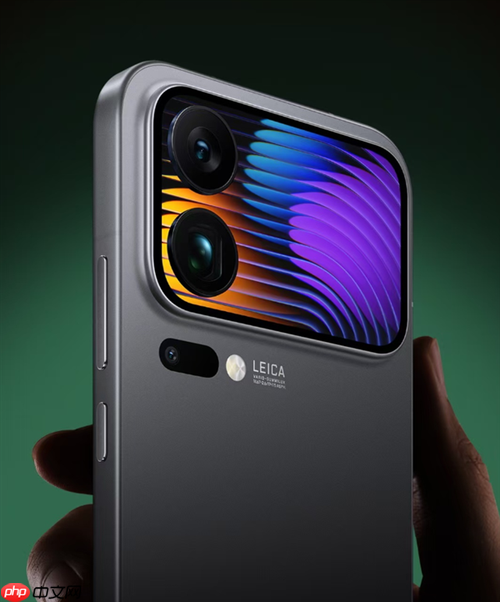 小米17 Ultra将提前发布 无背屏依旧是圆形镜头模组