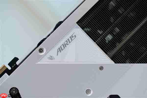 精美纯白设计!技嘉AUROS RTX 5080 MASTER ICE显卡图赏