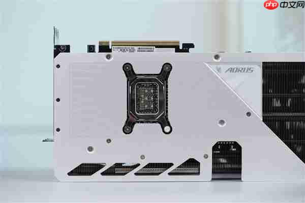 精美纯白设计!技嘉AUROS RTX 5080 MASTER ICE显卡图赏