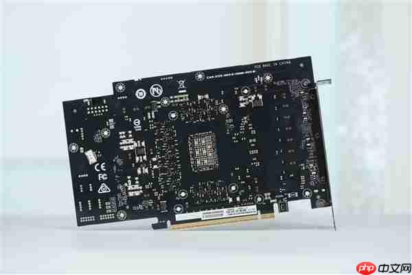 精美纯白设计!技嘉AUROS RTX 5080 MASTER ICE显卡图赏