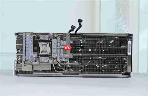 精美纯白设计!技嘉AUROS RTX 5080 MASTER ICE显卡图赏