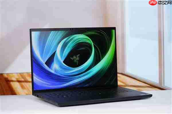 RTX 5090性能怪兽！雷蛇灵刃18 2025游戏本图赏