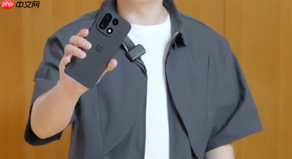 一加15绝对黑配色真机亮相 李杰:可能是行业最黑的手机