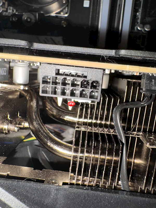 12V-2x6 16针供电接口真没法要了!48小时烧了四块RTX 5090