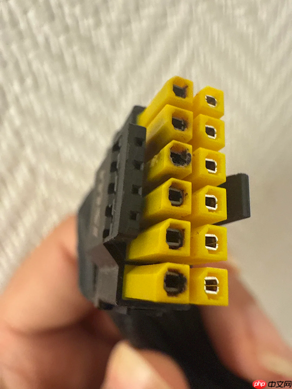 12V-2x6 16针供电接口真没法要了!48小时烧了四块RTX 5090