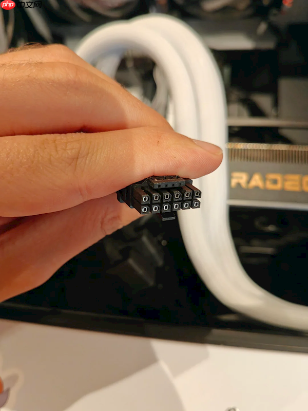 AMD RX 9070 XT显卡难得用12V-2x6供电接口：结果连烧两块！