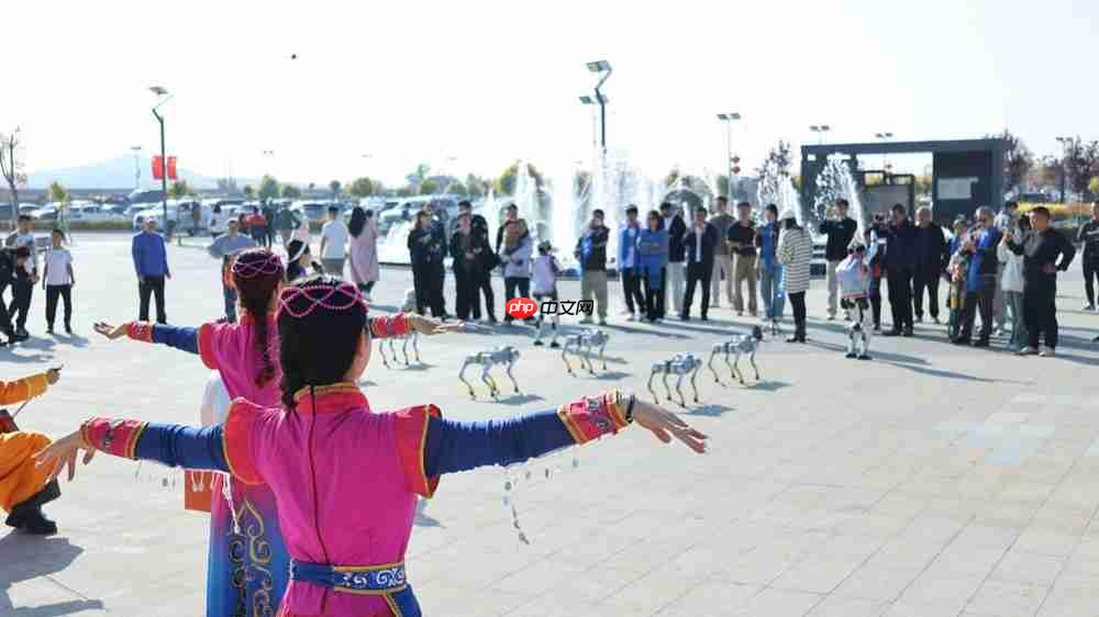 “机器人指挥官”与“机械巡逻员”上岗执勤！ 乌兰哈达火山景区用科技打造文旅新体验
