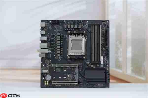 高性价比游戏利器！七彩虹战斧B850M超级黑刃主板图赏