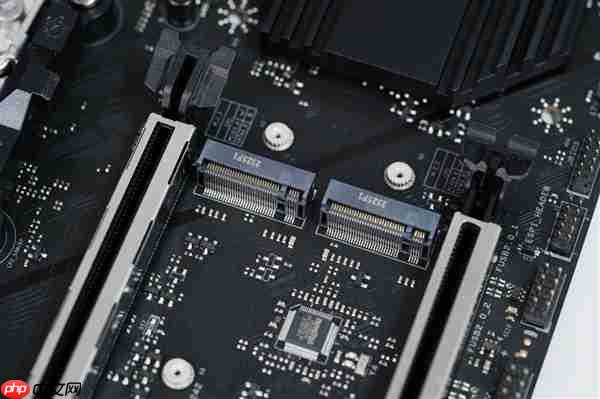 高性价比游戏利器！七彩虹战斧B850M超级黑刃主板图赏