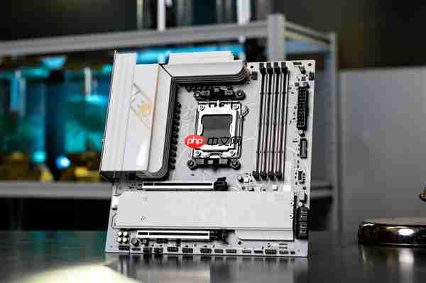 七彩虹两款WIFI7主板新品齐发！战斧超级黑刃与MEOW B850：首发799元起