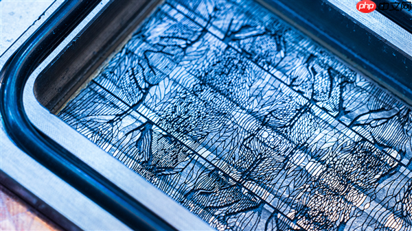 GPU功耗超1000W 微软发布芯片级液冷散热技术:温度骤降65%