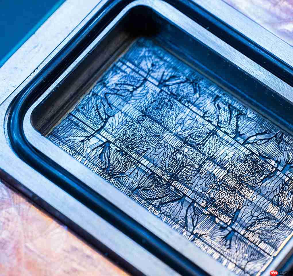 微软攻克数据中心芯片散热瓶颈:微流体 + AI 精准降温