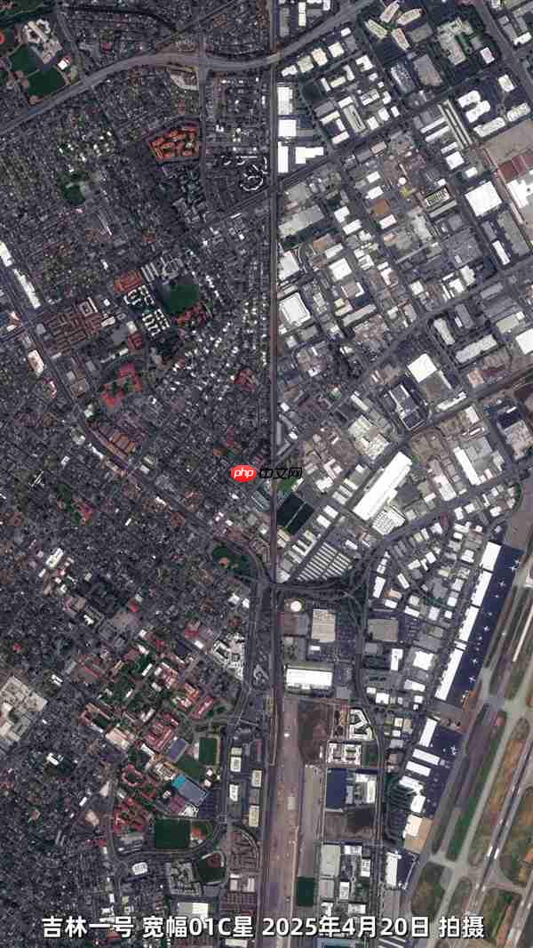 从太空看NVIDIA的 “奋进号” 总部:无处不在的三角形