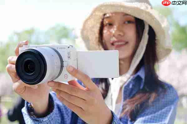 2025视频机首选：佳能R50V  6K 超采样+竖屏优化  创作者的双修神器