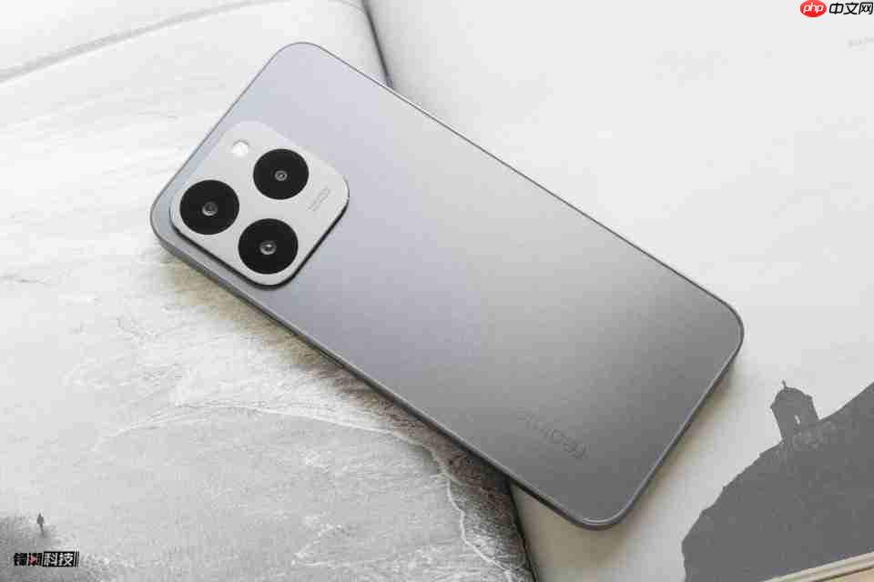 真我15T图赏:称手小直屏,轻薄耐用