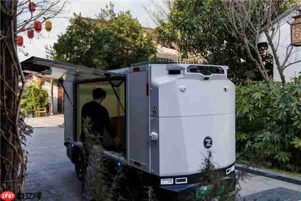 无人配送车驶入千家万户 九识智能何以重塑物流新生态