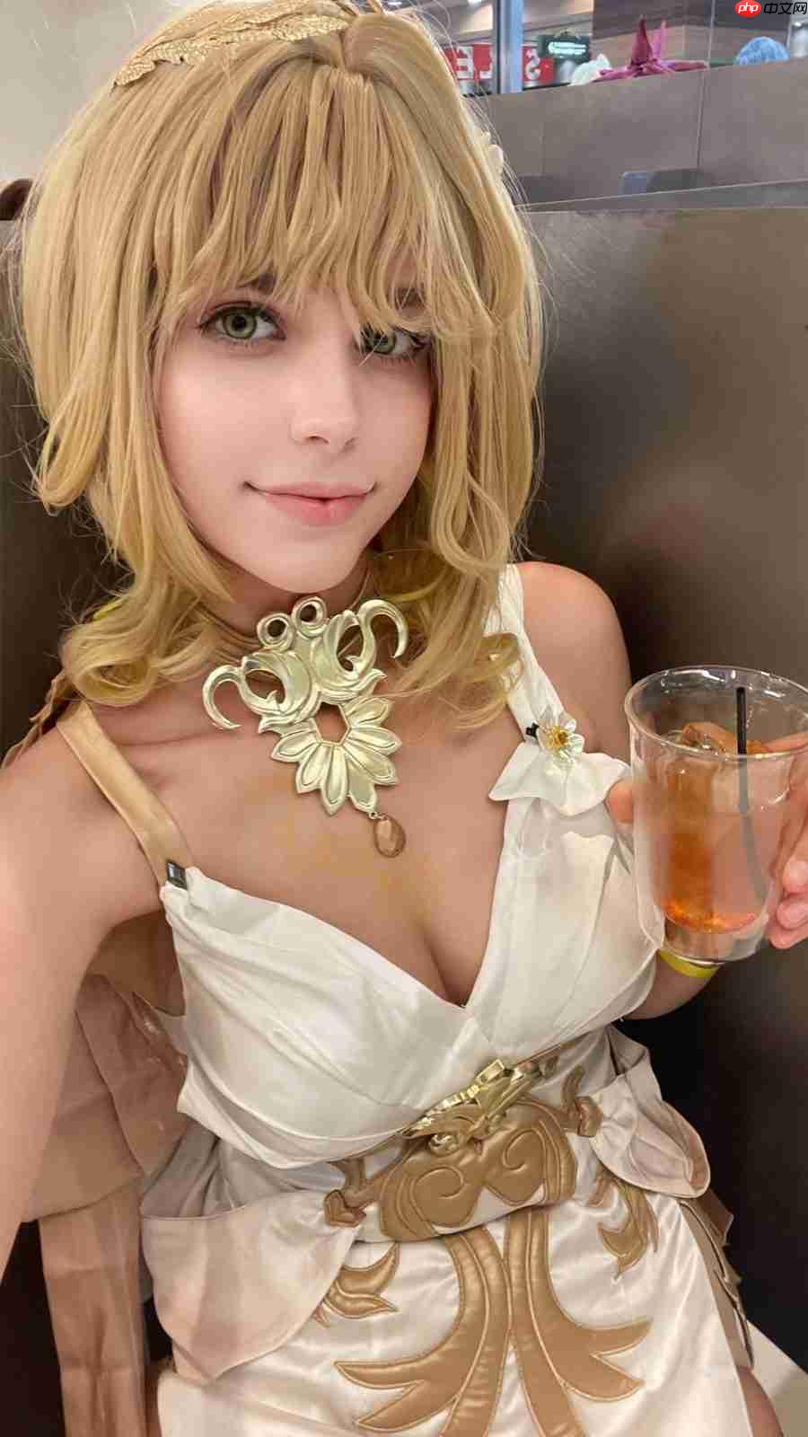 现实版八尺夫人! 1米8乌克兰美女coser扮演蒂米特雷斯库夫人