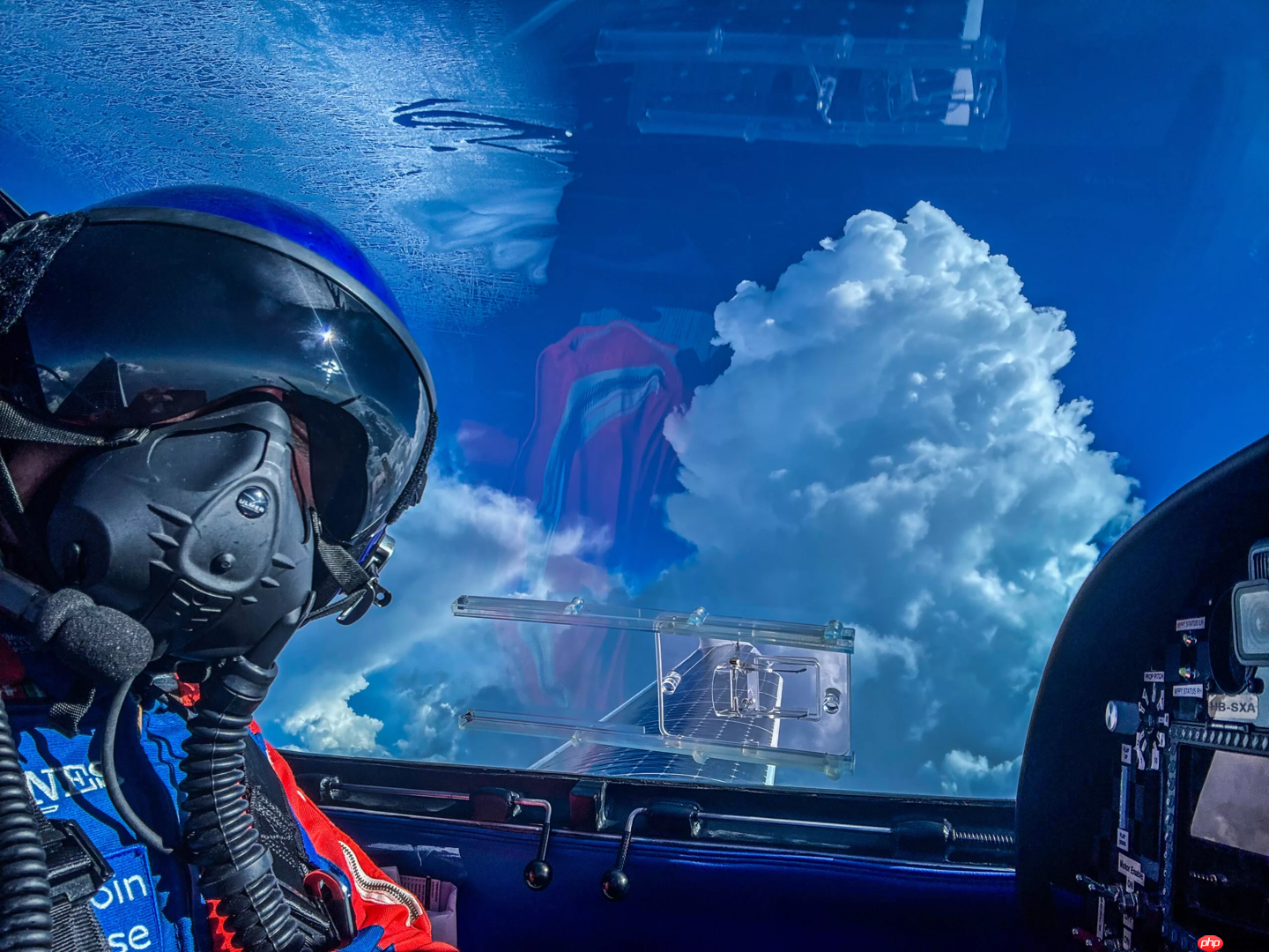 瑞士太阳能电动飞机创下非官方飞行高度纪录,达 9521 米