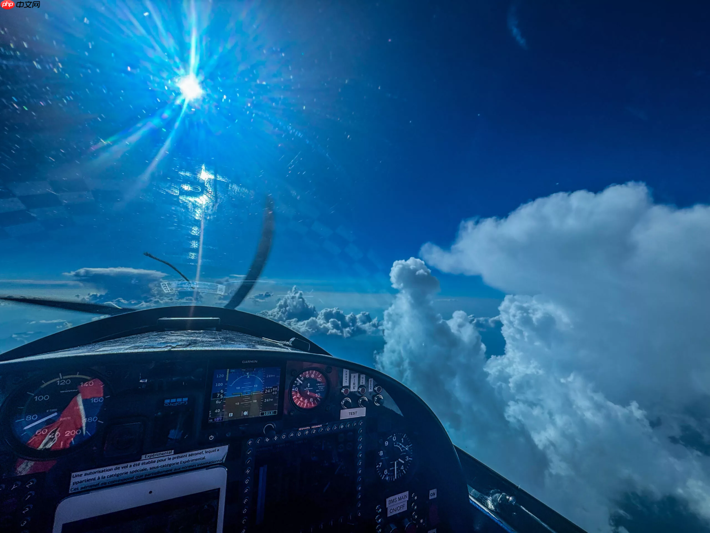 瑞士太阳能电动飞机创下非官方飞行高度纪录,达 9521 米