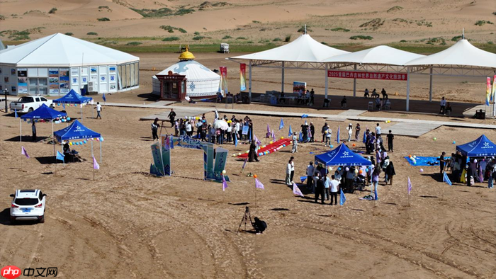 爱在巴丹吉林:沙漠星河见证20对新人浪漫集体婚礼