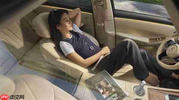 全新问界M7内饰美图曝光!主驾零重力座椅上车 家庭出行体验再升级