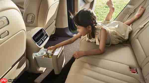 全新问界M7内饰美图曝光!主驾零重力座椅上车 家庭出行体验再升级